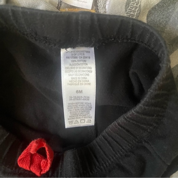 Carter’s pajamas Set of two Black and Camo embroidered baby boy’s 6 Mo cotton - Picture 7 of 8